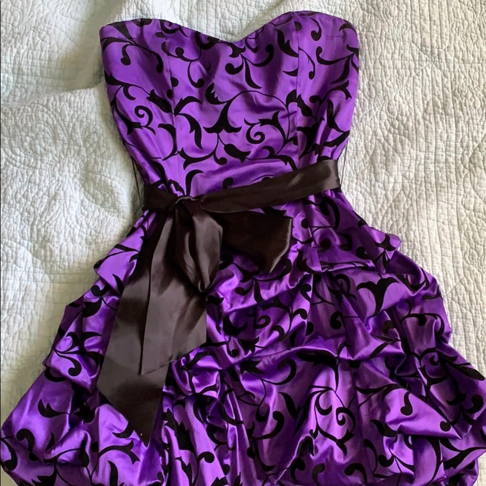 Short ruffled dress
